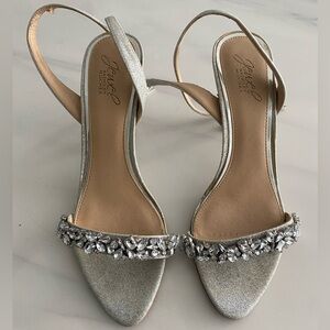 Jewel Badgley Mischka Silver Sparkle Embellished Women's Strap Sandals